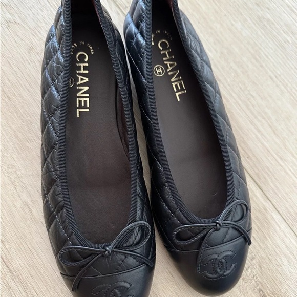 NIB CHANEL Black Aged Calfskin Cap Toe Ballerina Flats w/ Receipt - Picture 2 of 12